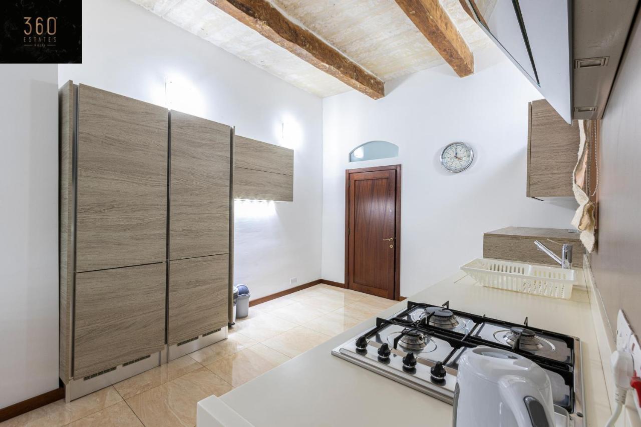 Seafront - Top Location, Top Floor With Wifi & Ac By 360 Estates Valletta Eksteriør billede